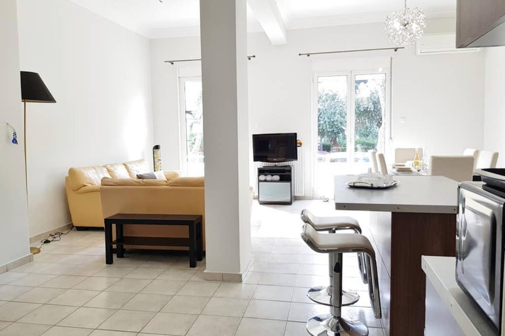 A Great Stay At A Comfortable Large Apartment Athens Exterior photo